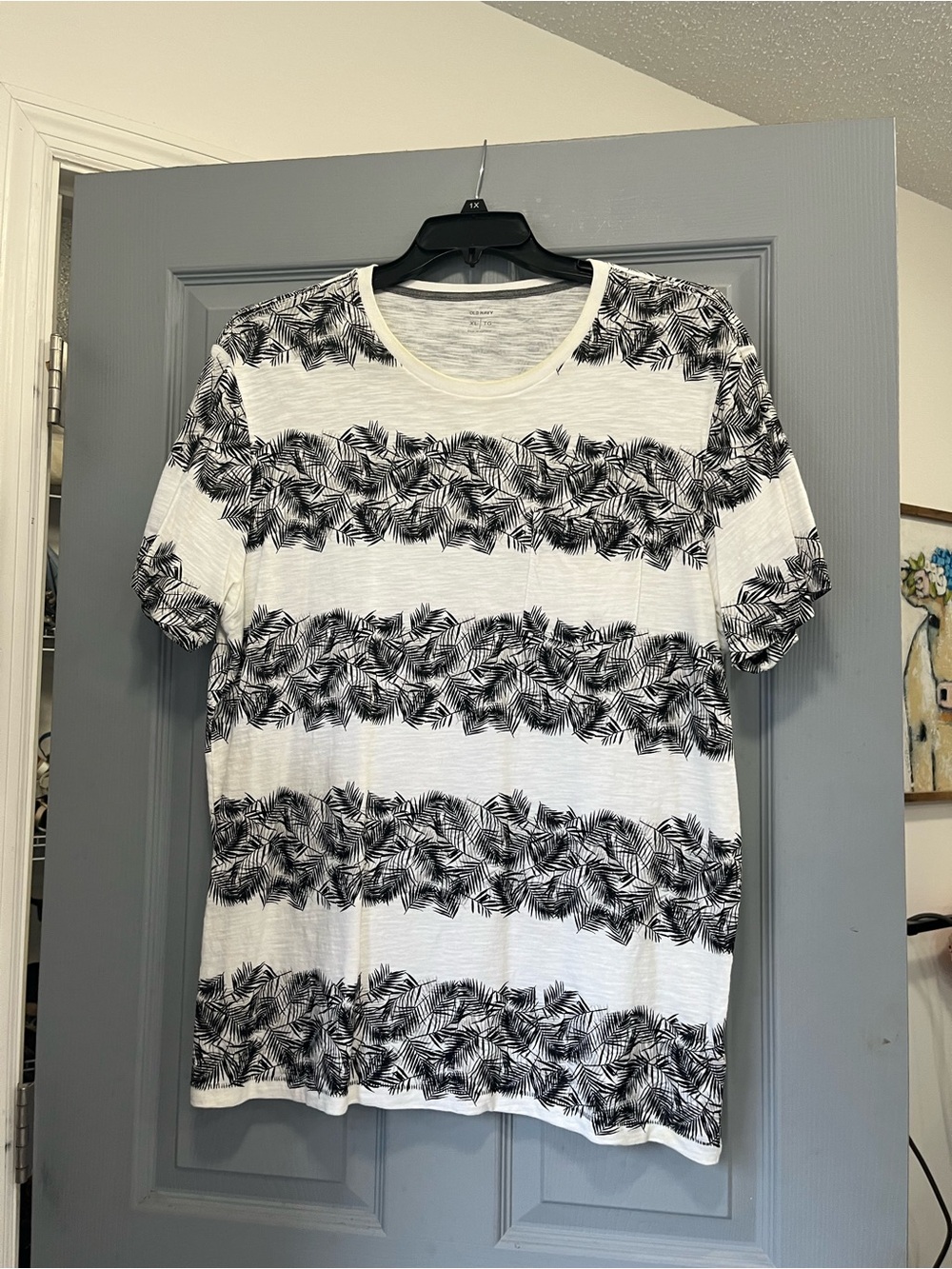 Old Navy White and Black Short-Sleeve Printed Crewneck Shirt